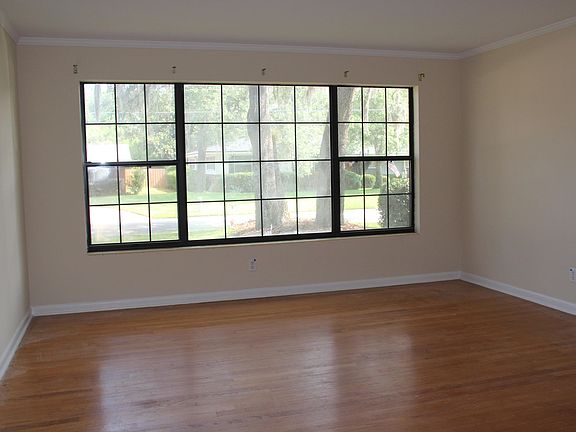 4th image of 3634 Montclair Dr
