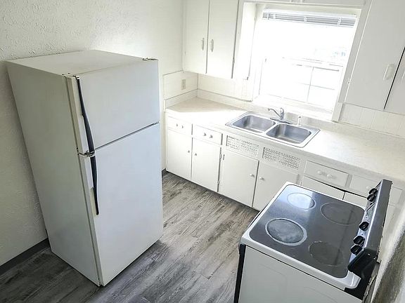 4th image of 100 Victor Ave APT 2