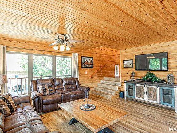 4th image of 1901 River Valley Rd