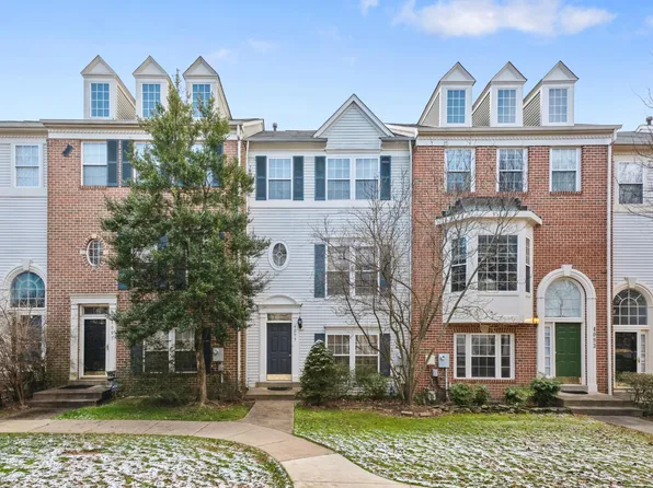 4095 Fountainside Ln, Fairfax, VA 22030