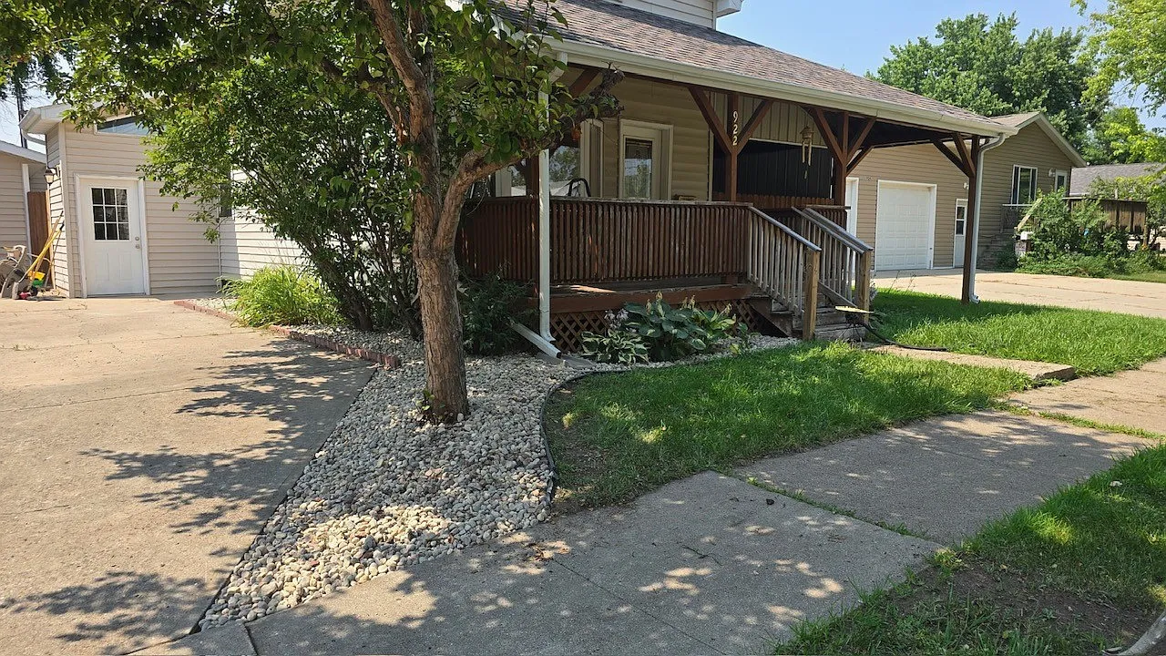 2 bed, 1350 sqft, $1,900 — Photo 1