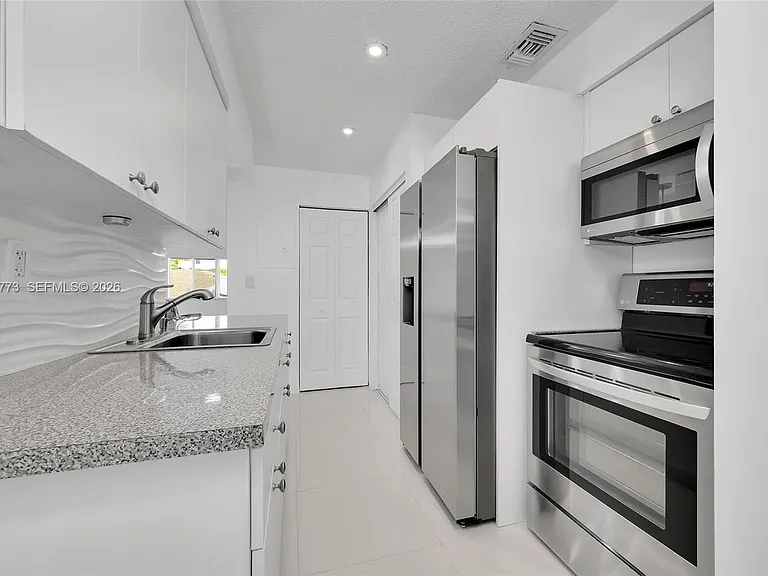 6720 NW 174th Ter #F-18 — Photo 17