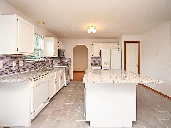 4th image of 7903 Birchwood Ct