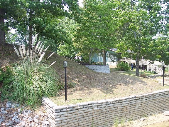 4th image of Lakeshore Dr