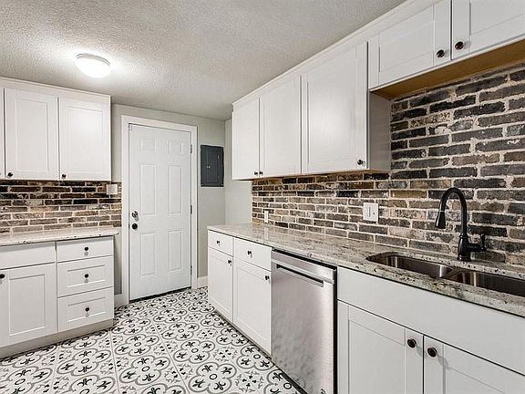 Brand new kitchen stainless steel appliances. Granite countertops and bronze fixtures.