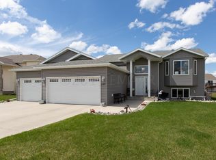 1307 36th St S, Moorhead, MN 56560