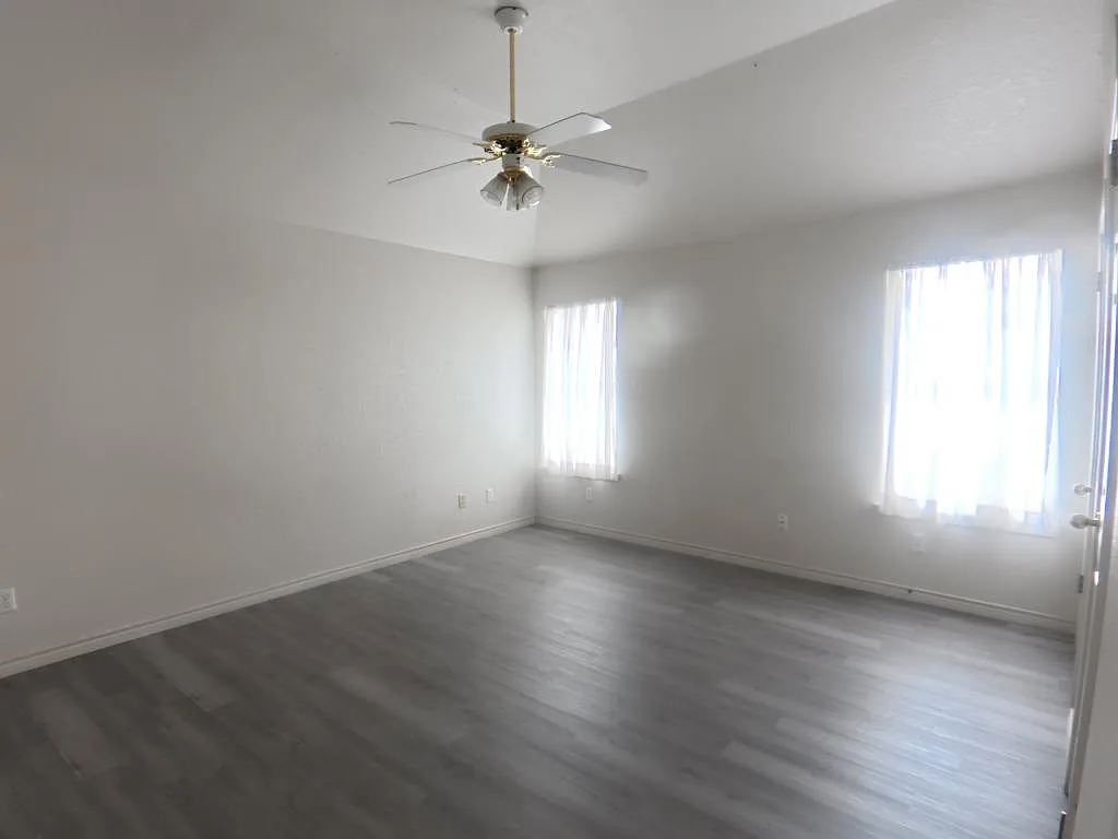 4908 Topsey Dr — Photo 4