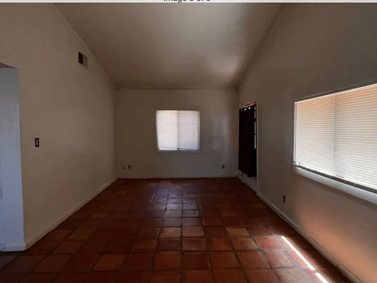 504 W Brown St — Photo 2