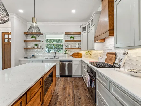 161 Helton Dr, Granbury, TX 76049