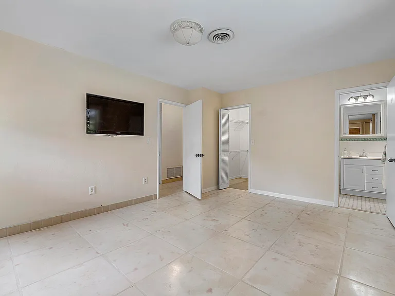 700 NE 26th Ave — Photo 33