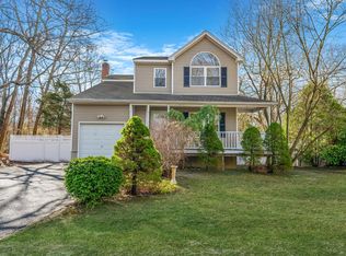 30 Washington Ave, Mastic Beach, NY 11951