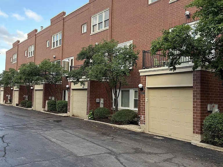 1777 W Altgeld St #F — Photo 16