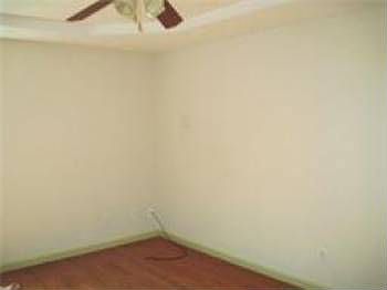 3rd image of 824 Southwoods Dr