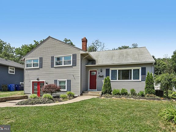 2nd image of 8 Rose Ln