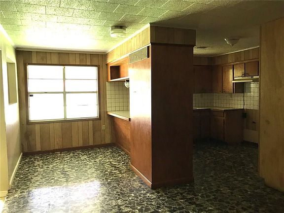 3rd image of 627 Laurel St