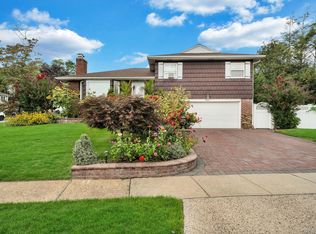 1 Wayland Road, Plainview, NY 11803