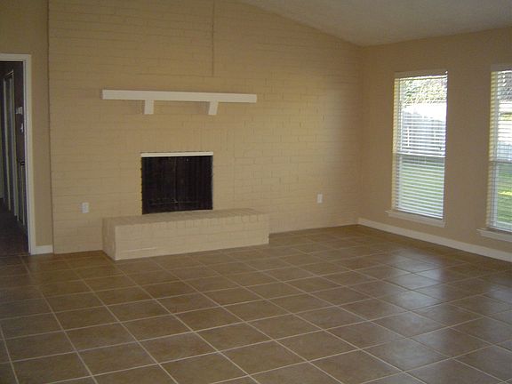 3rd image of 17014 Blackhawk Blvd