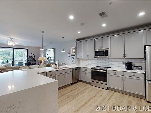 5th image of 166 Captiva Dr #1G