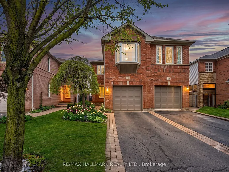 441 Heddle Cres N — Photo 1