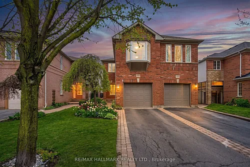 441 Heddle Cres N Photo 1