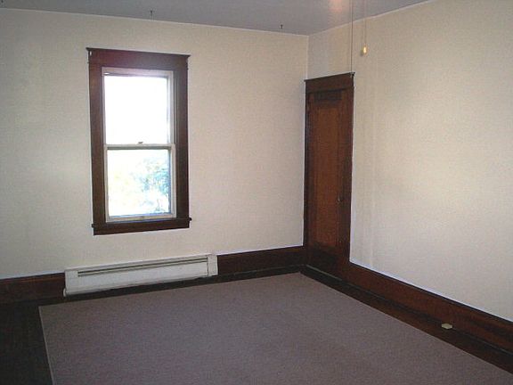 4th image of 610 Valley St