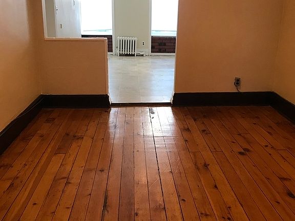3rd image of 568 10th St #4