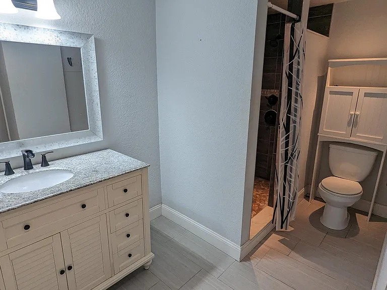 3190 Howard Ave — Photo 24
