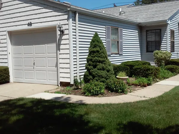 48 Knolls Dr, Stony Brook, NY 11790