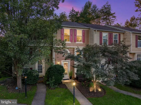 1606 Fieldthorn Dr, Reston, VA 20194