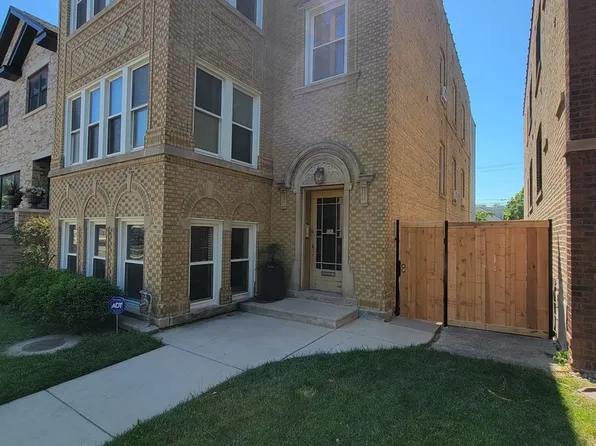 3828 N Mozart St #2, Chicago, IL 60618