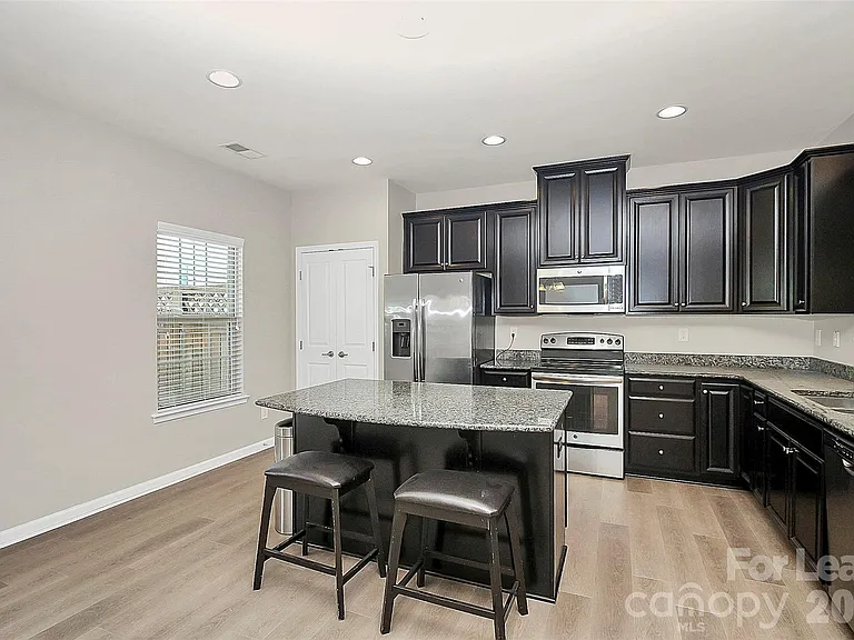 2128 Arbor Loop Dr — Photo 10