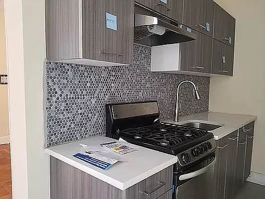 3rd image of 2110 Westbury Ct APT 2H