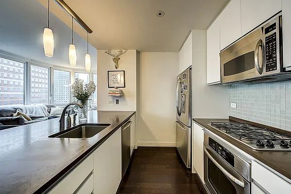 Sold by Redfin Real Estate | media 17