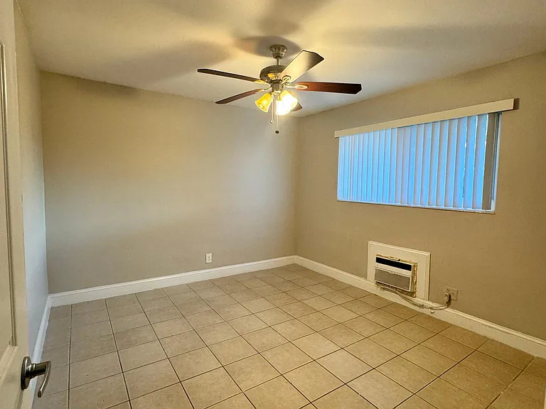 540 NE 45th St #11 — Photo 6