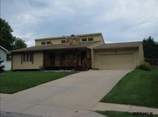 7935 Raven Oaks Dr, Omaha, NE 68152