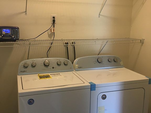 5th image of 10 Easton Dr