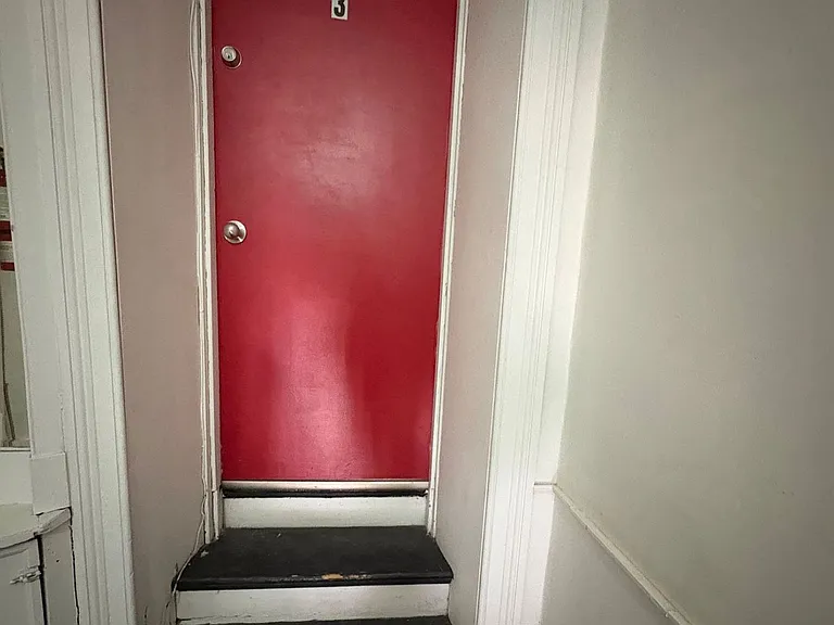 156 James St S #3 — Photo 7