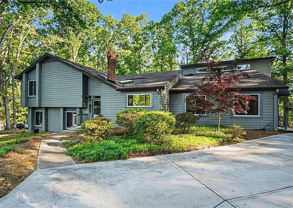 1st image of 2467 Laurel Ridge Pl SW