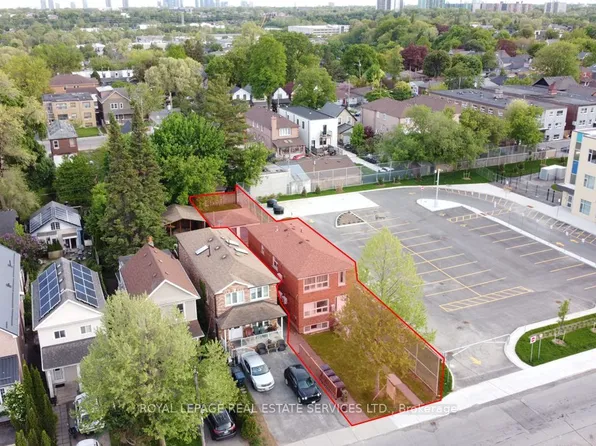 11 Dennis Ave, Toronto, ON M6N 2T7