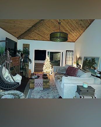 2nd image of 1857 Bough Ave Unit A