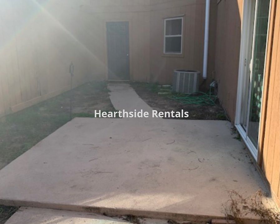 1st image of 200-26 Rollins Dr