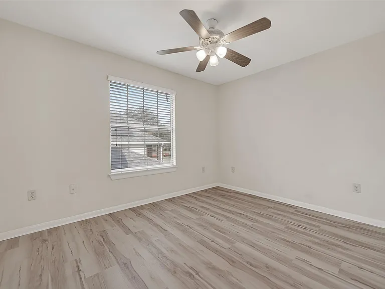 14914 W Bend Dr — Photo 34
