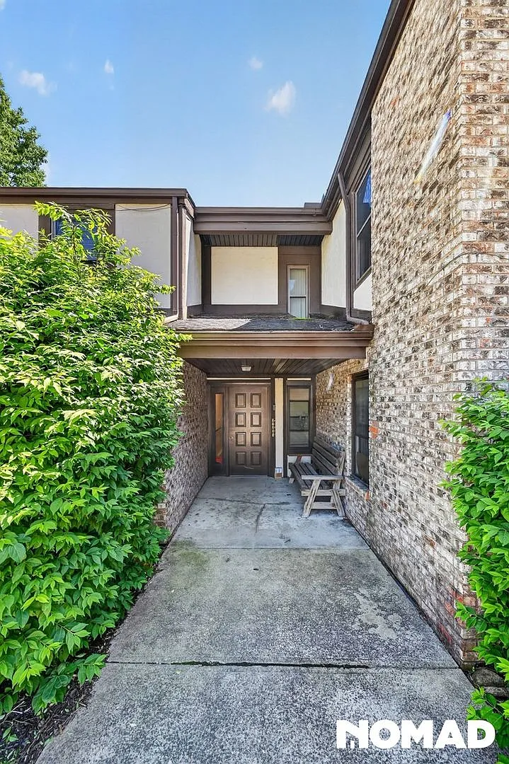 Charming 2br/2bath Condo In Westlake, Ohio — Photo 1
