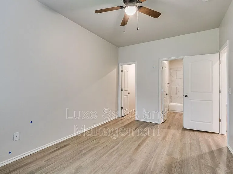 8003 NW 105th Ter — Photo 24