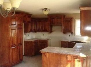 8925 Essex Dr, Kansas City, MO 64156