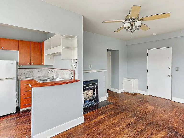 721 N State St — Photo 7