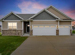 303 5th St SE, State Center, IA 50247