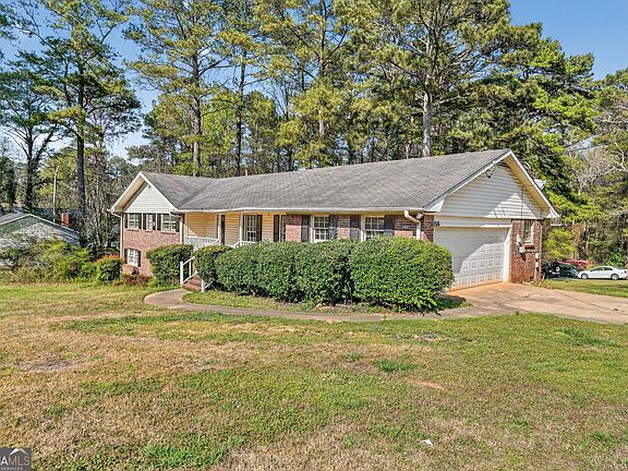 3rd image of 156 Blake Ln