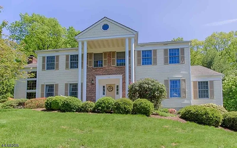 14 Knights Bridge Dr photo 1