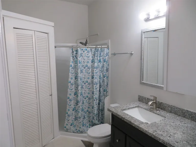 1111 N Thompson St — Photo 6